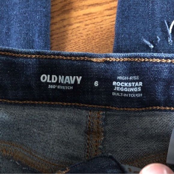 Old Navy high-rise rockstar leggings built in stretch in size 6 - Picture 3 of 5